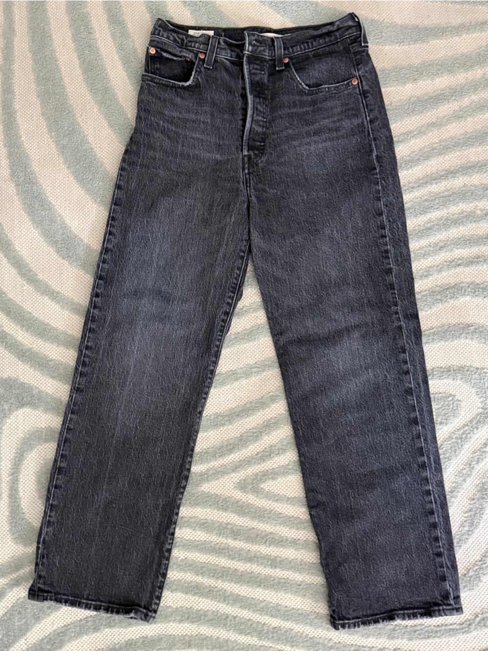 Levi’s Ribcage Straight Ankle Black Jeans size 28 Feelin cagey